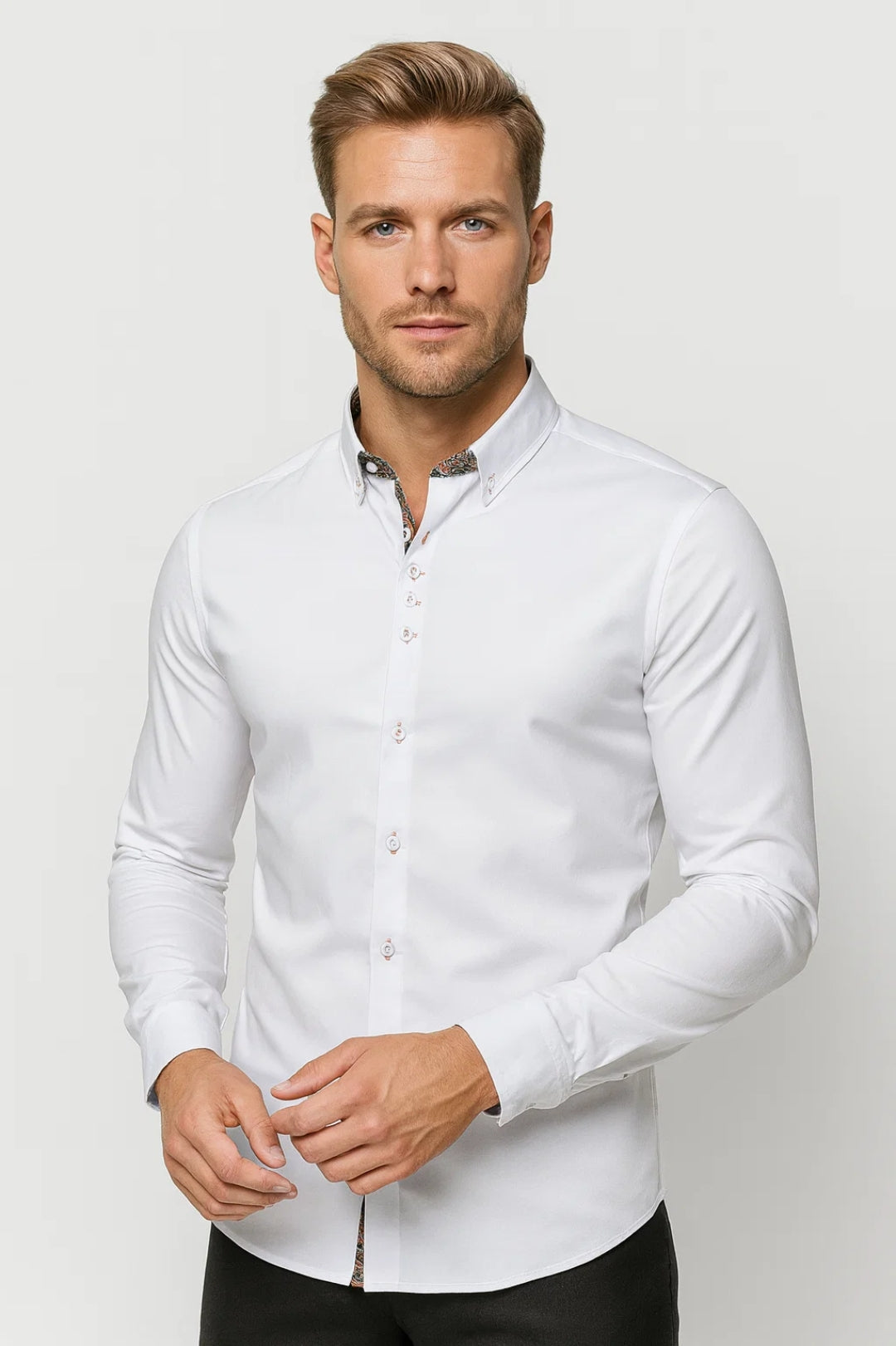 Herre T-Shirt med Trykt Kant og Skræddersyet Krave